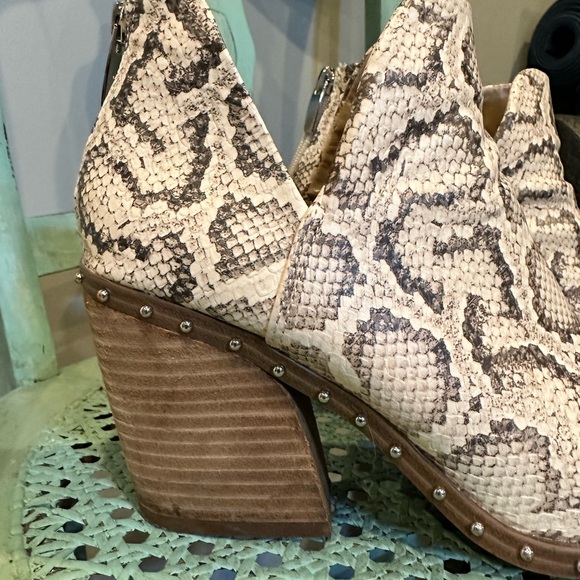 Steve Madden Alyse V Side Snake Print Western Booties - Picture 3 of 7